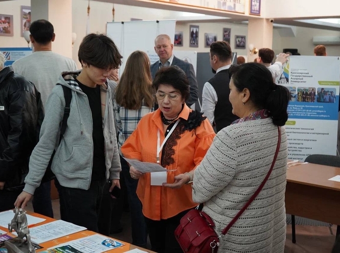 СПбГУТ представил программы подготовки на выставках в Казахстане