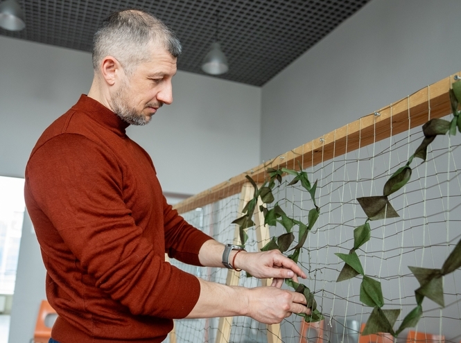 В СПбГУТ прошёл мастер-класс по плетению маскировочных сетей