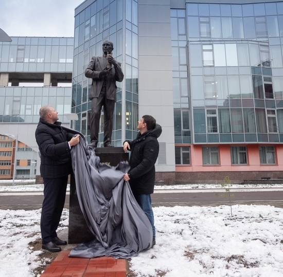 В СПбГУТ открыли памятник М. А. Бонч-Бруевичу