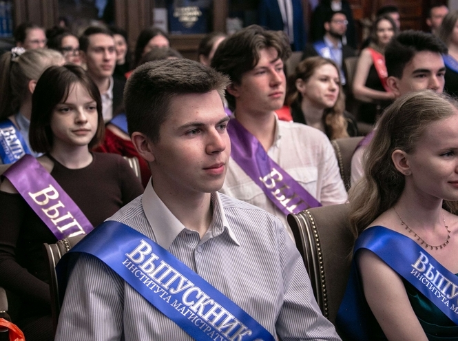 В Мариинском дворце прошла церемония чествования лучших выпускников СПбГУТ