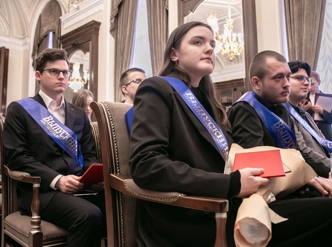 В Мариинском дворце прошла церемония чествования лучших выпускников СПбГУТ
