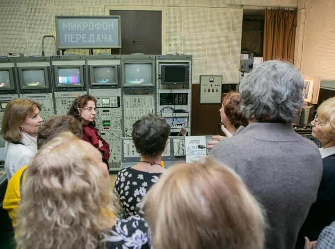 На Мойке, 61 прошла встреча выпускников ЛЭИС-СПбГУТ разных поколений