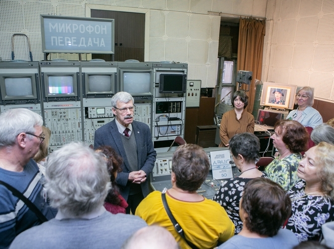 На Мойке, 61 прошла встреча выпускников ЛЭИС-СПбГУТ разных поколений