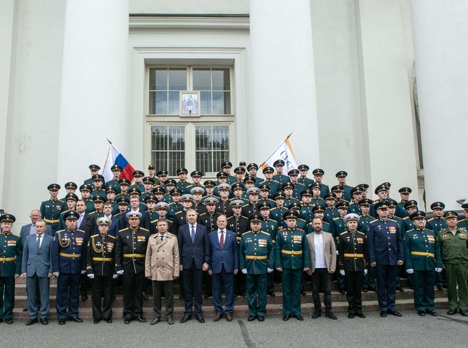 Состоялась церемония выпуска молодых офицеров военного учебного центра при СПбГУТ