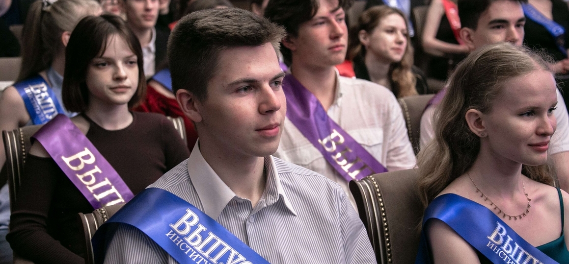 В Мариинском дворце прошла церемония чествования лучших выпускников СПбГУТ