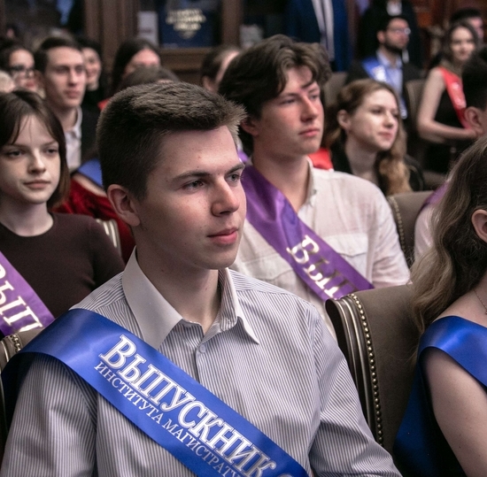 В Мариинском дворце прошла церемония чествования лучших выпускников СПбГУТ